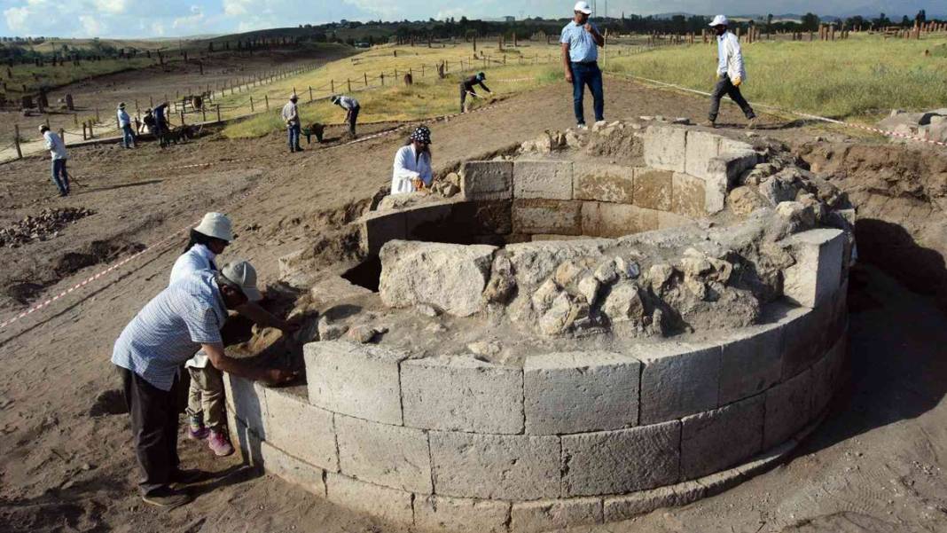 Dünyanın en büyük Türk İslam mezarlığında heyecanlandıran keşif 2